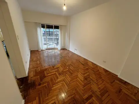 Muy buen departamento de dos ambientes c/ balcón al frente - 44m2