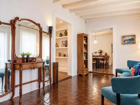 Casa en Venta con 2 cocheras