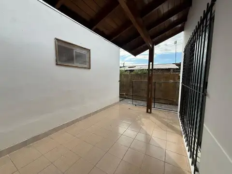 Depto Tipo Casa en Alquiler en Llavallol, $ 700.000