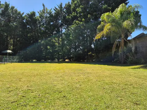 LOTE CON PILETA EN EL GOLF