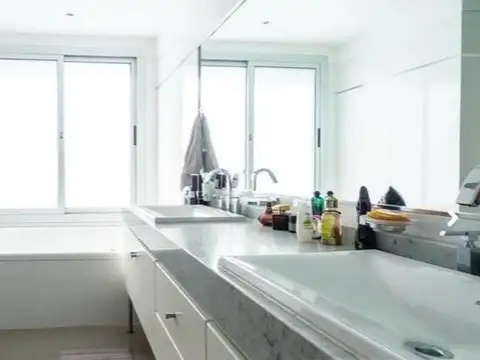 Casa 5 ambientes con 6 baños