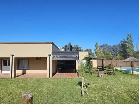 Casa 2 ambientes con 2 baños