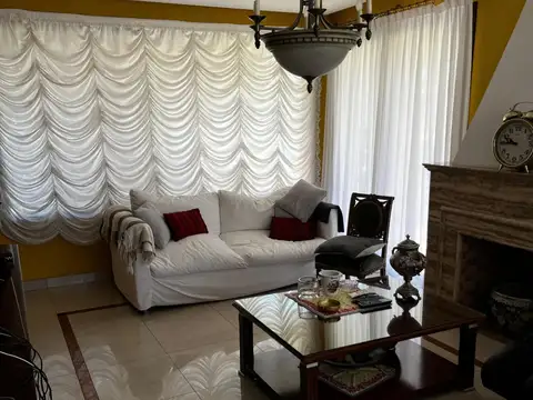 Casa en alquiler c/ cochera en Canning