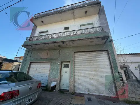 vivienda con locales y fondo libre