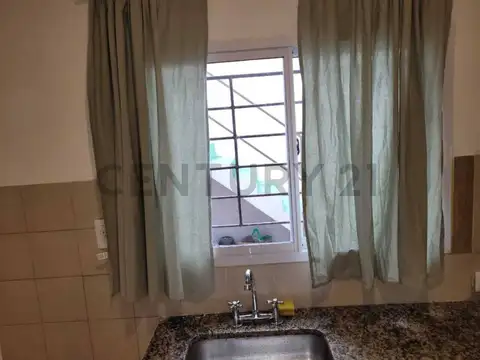 Venta PH al frente en esquina tipo casa 3 ambientes con patio y terraza. Bernal Oeste, Quilmes