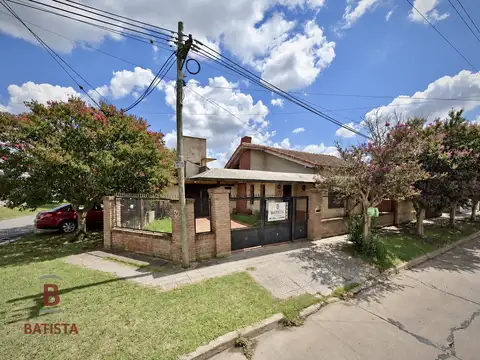 ¡VENDE/PERMUTA! Casa en calle 495 esquina 16