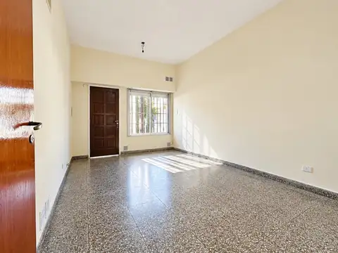 Depto Tipo Casa 2 ambientes con 1 baño
