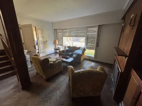 Casa en Venta con 3 cocheras