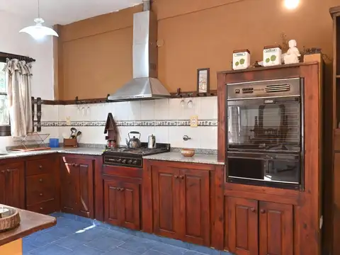 Casa en Venta con 2 cocheras