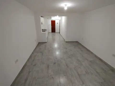 Departamento en Alquiler en Luis Agote, $ 390.000