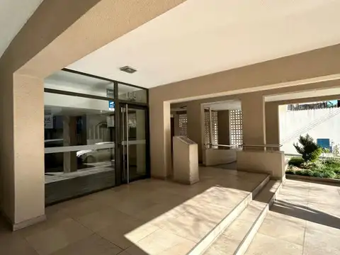 Departamento 4 Ambientes con Cochera Fija - Av San Martín 1650, Florida.