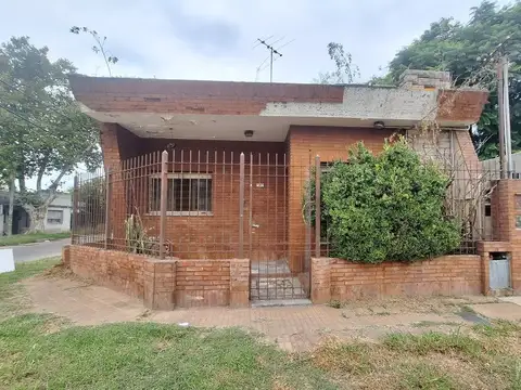 CASA 3 AMB, VENTA A REFACCIONAR CON PATIO, QUILMES