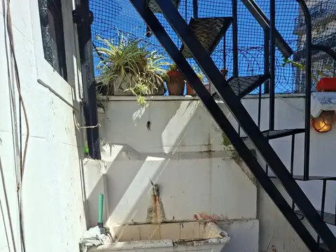 Depto Tipo Casa 2 ambientes con 1 baño