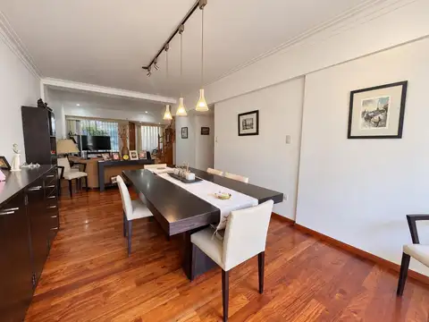 Casa en Venta con 3 cocheras