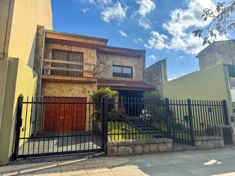 VENTA CASA 7 AMBIENTES JARDIN PISCINA QUINCHO PARR GARAGE