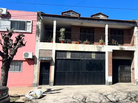 CASA LOTE INVERSOR VENTA LA PLATA 3 DORMITORIOS