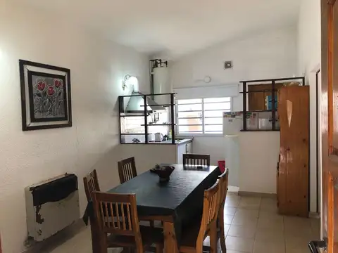 Casa 3 ambientes con 1 baño