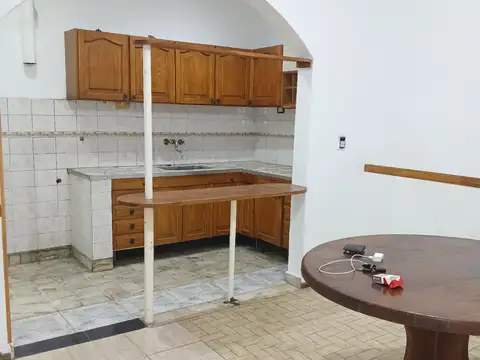 PH DE 3 AMBIENTES FRENTE CON PATIO Y TERRAZA A MODERNIZAR EXCELENTE ZONA