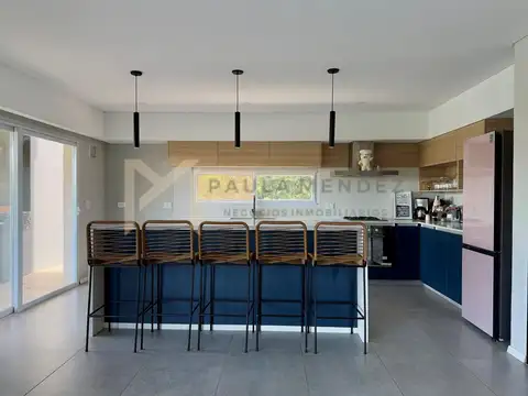 Casa 6 ambientes con 4 baños