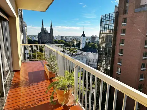 53 e/ 10 y 11 100, Piso 0