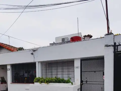 2 AMBIENTES CASA PH PB AL FRENTE CON PATIO 