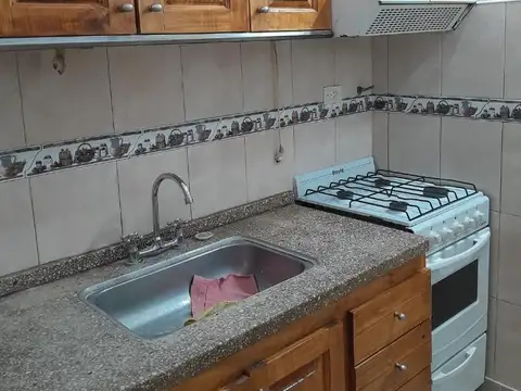 Depto Tipo Casa en Alquiler en Villa Raffo, $ 650.000