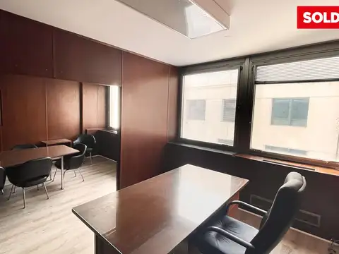 Venta Oficina en Av. de Mayo y Peru, Monserrat. OPORTUNIDAD.