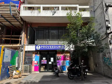 Local en venta con vidriera a la calle dos plantas apto uso comercial 