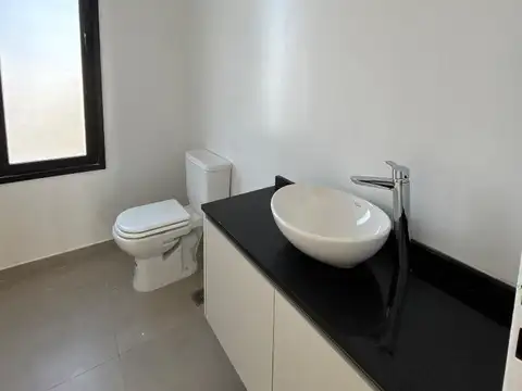 Casa en Venta con 4 cocheras