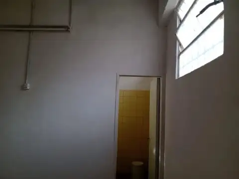 LOTE CON 3 LOCALES A LA VENTA- U$D 170.000