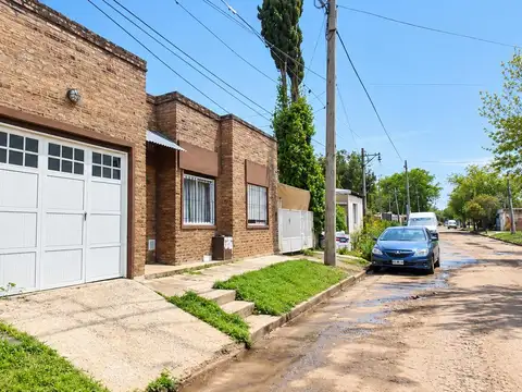 Casa en venta de dos dormitorios en Roldán
