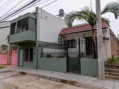 Casa más dúplex en zona hipódromo Paraná