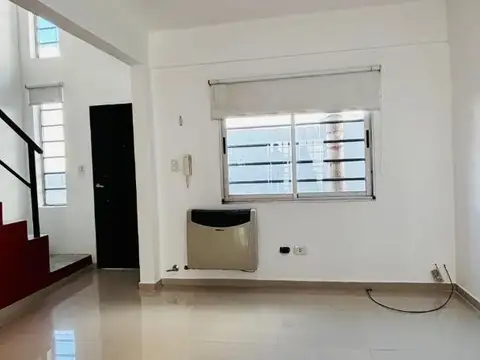 Depto Tipo Casa en Venta con 1 cocheras