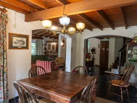Casa 5 ambientes con 3 baños