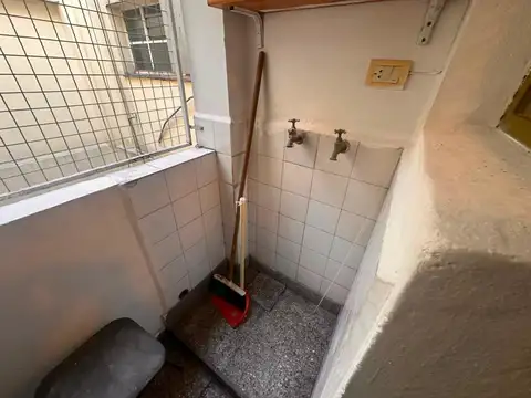 DEPARTAMENTO 2 AMBIENTES LATERAL - EXCELENTE UBICACIÓN