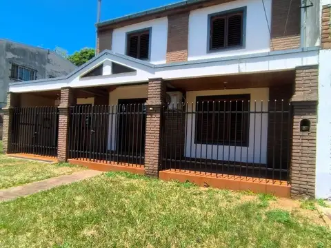 IMPONENTE CASA DE 2 DORMITORIOS SOBRE AV. MARTIN FIERRO