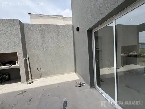 Casa en Venta en Pilar del Este - Santa Lucia, USD 205.000