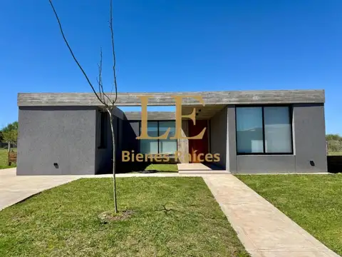 Casa en Venta con 4 cocheras