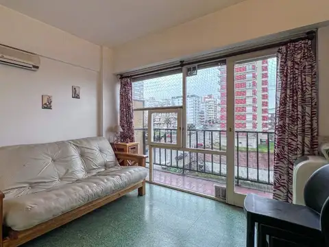 Venta Monoambiente al frente con Balcón Güemes