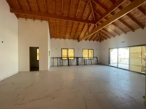 Casa en Venta con 6 cocheras