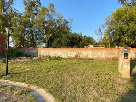 Lote en venta en Barrio Las Magnolias Grand Bourg