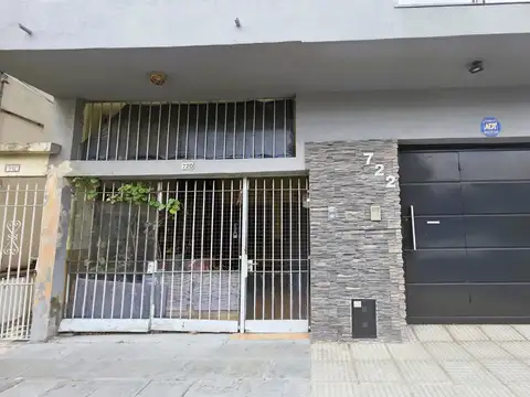 Venta 2 Amb con cochera y patio en Quilmes