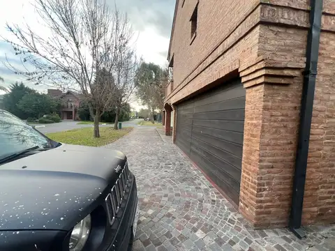 Casa en Venta con 8 cocheras