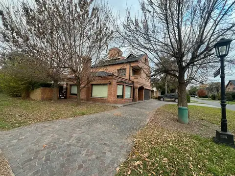 BARRIO LA DELFINA - PILAR 100
