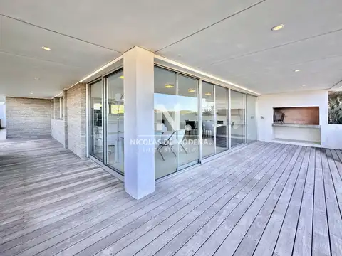 Apartamento de dos dormitorios con parillero en venta, Playa brava