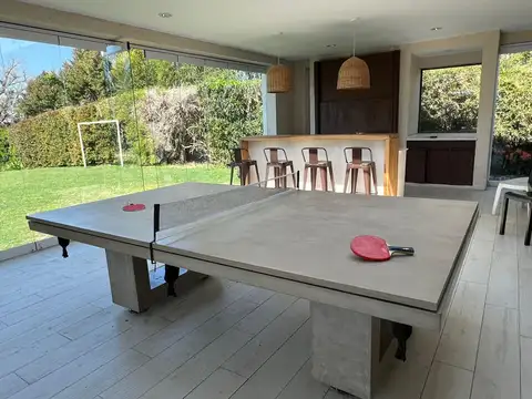 Casa en Alquiler Temporal con 2 cocheras