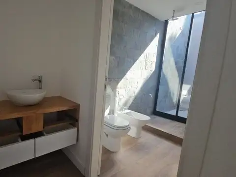 Casa 5 ambientes con 3 baños