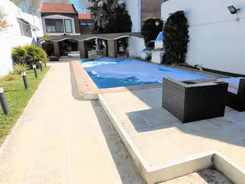 Casa 6 ambientes con 4 baños