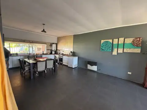 Casa en Venta con 2 cocheras