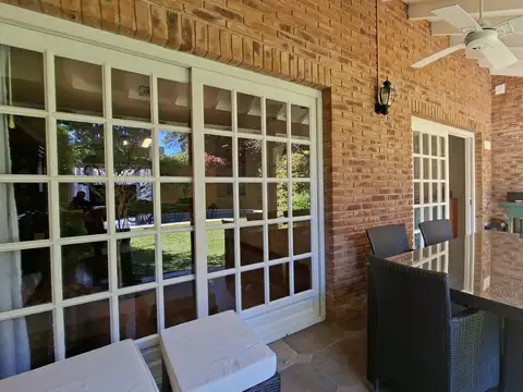 Casa 6 ambientes con 3 baños